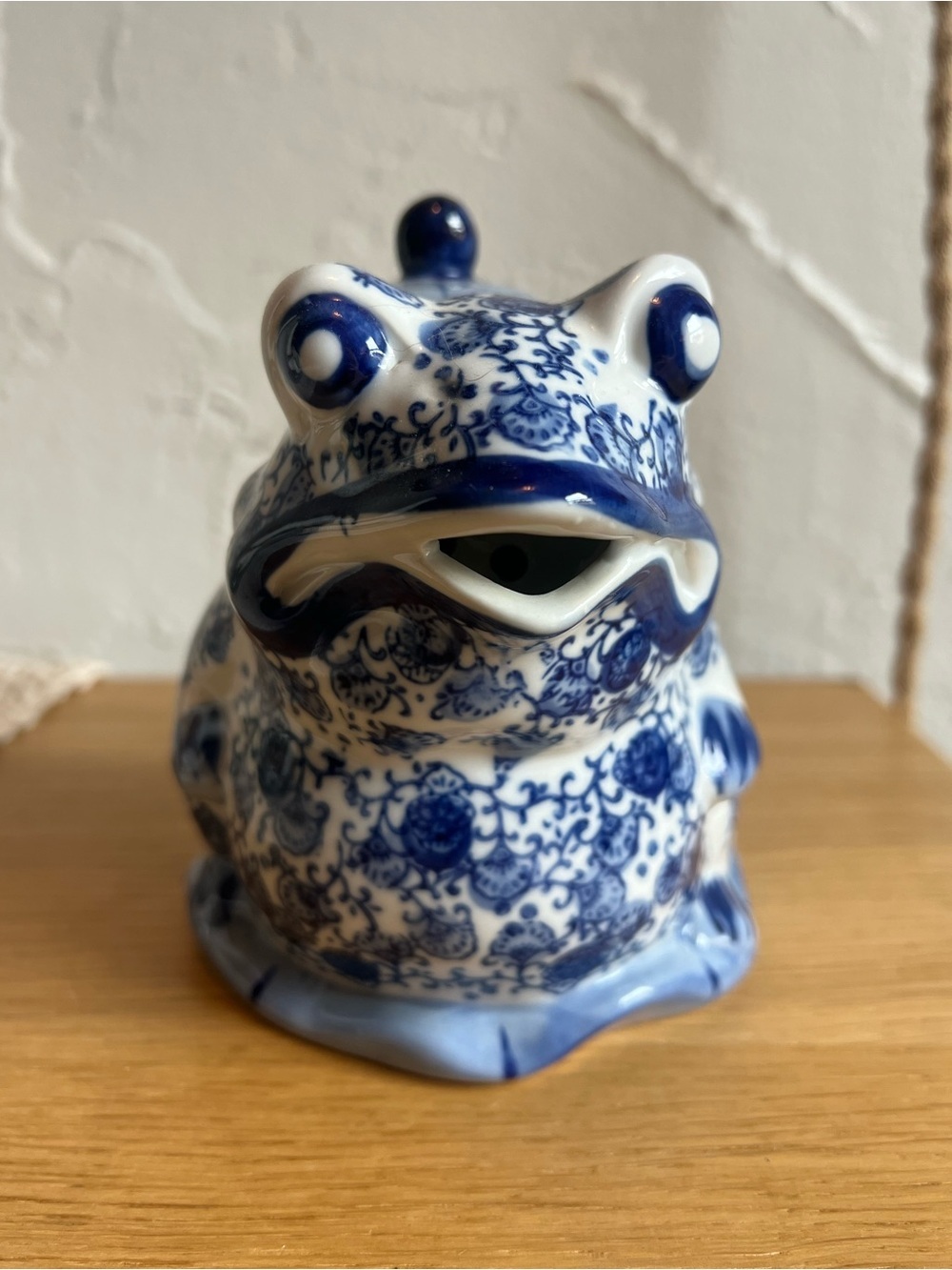 Vintage Frog Teapot Ceramic Pitcher Chinoiserie Delft Style Cottagecore Decor - Picture 2 of 8